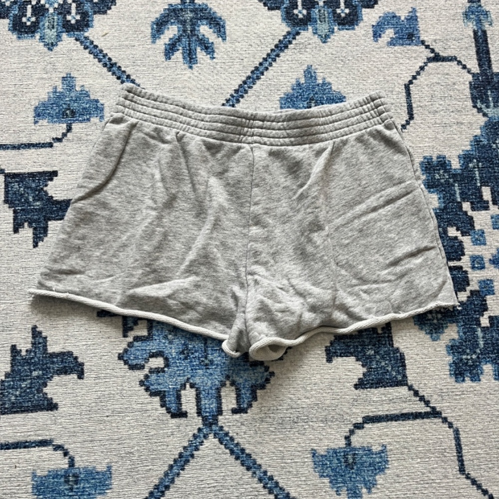 Aritzia TNA Grey Sweatshorts Size S - Picture 4 of 4